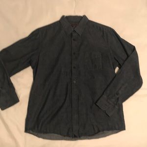 Untuckit blue button up shirt.